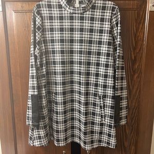 NWT Tyler Boe Tunic black and white